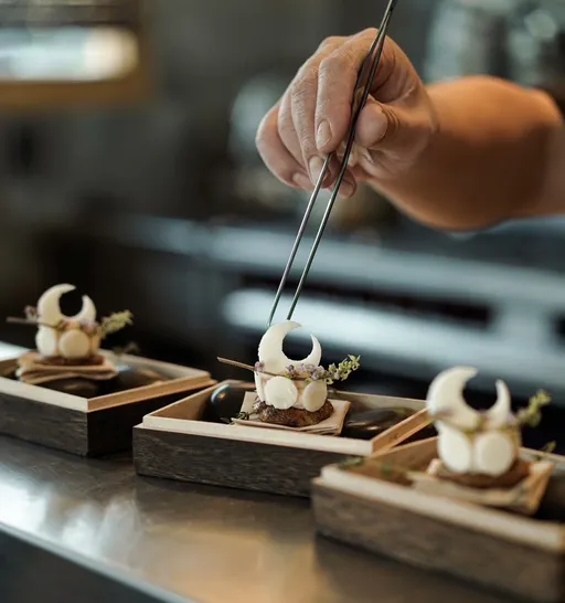 高雄 Fine Dining 推出回憶風菜單　沉浸式用餐體驗帶饕客憶起八零年代港都風情