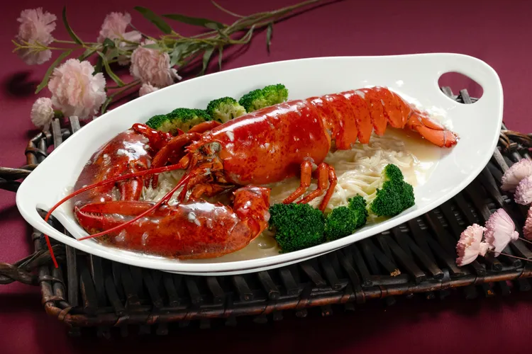 弈夢紅樓推出滋補與兼俱養生的經典粵式母親節套餐。業者提供