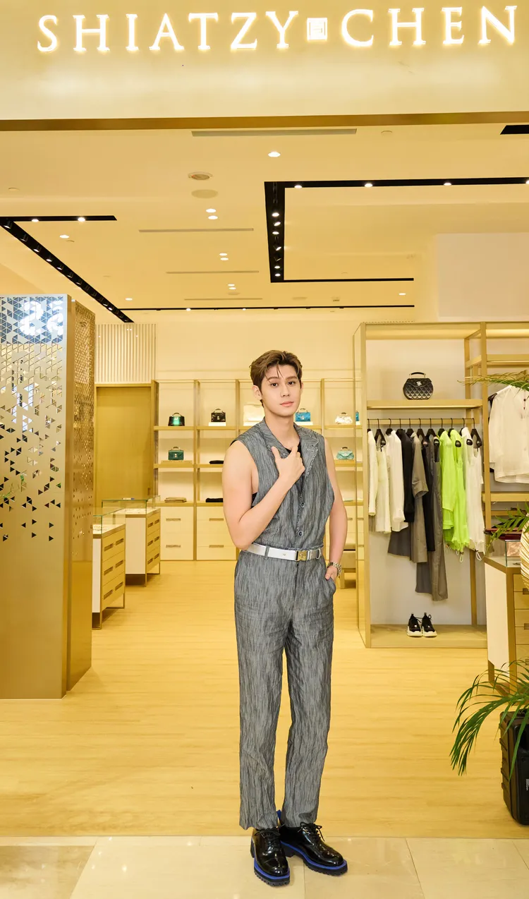 李玉璽稱幫媽媽挑禮物預算無上限。品牌提供