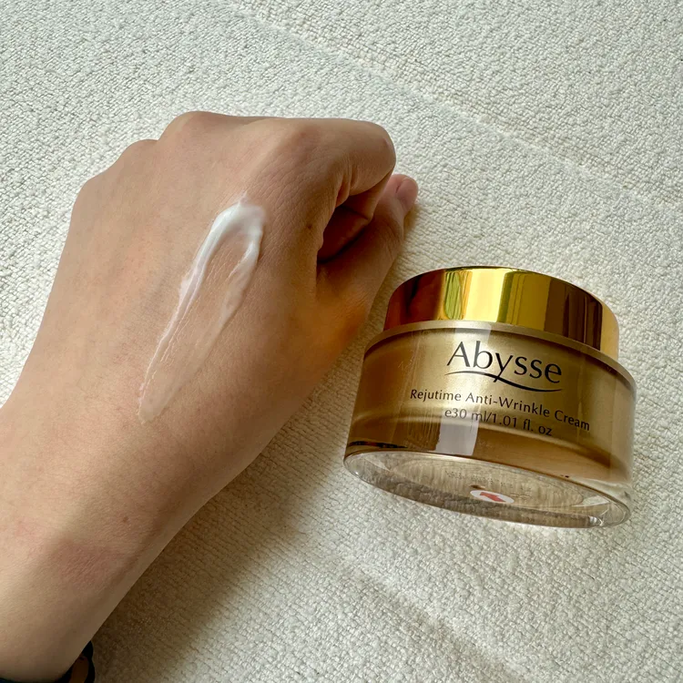 Abysse時光肽復活極致修護霜質地。張家玲攝