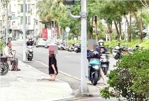 吼女兒當街下跪!虎媽竟為這件事 警方依法送辦並通報社工