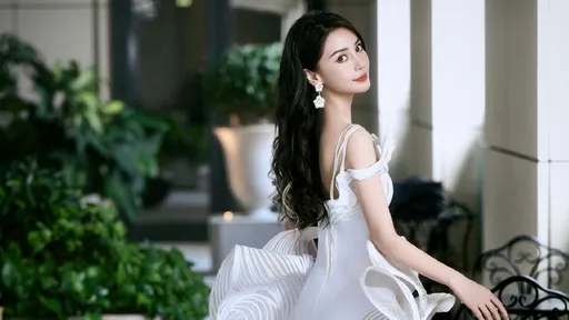 張嘉倪還在受罰 Angelababy復出「兒子只怕我」被酸靠小孩洗白