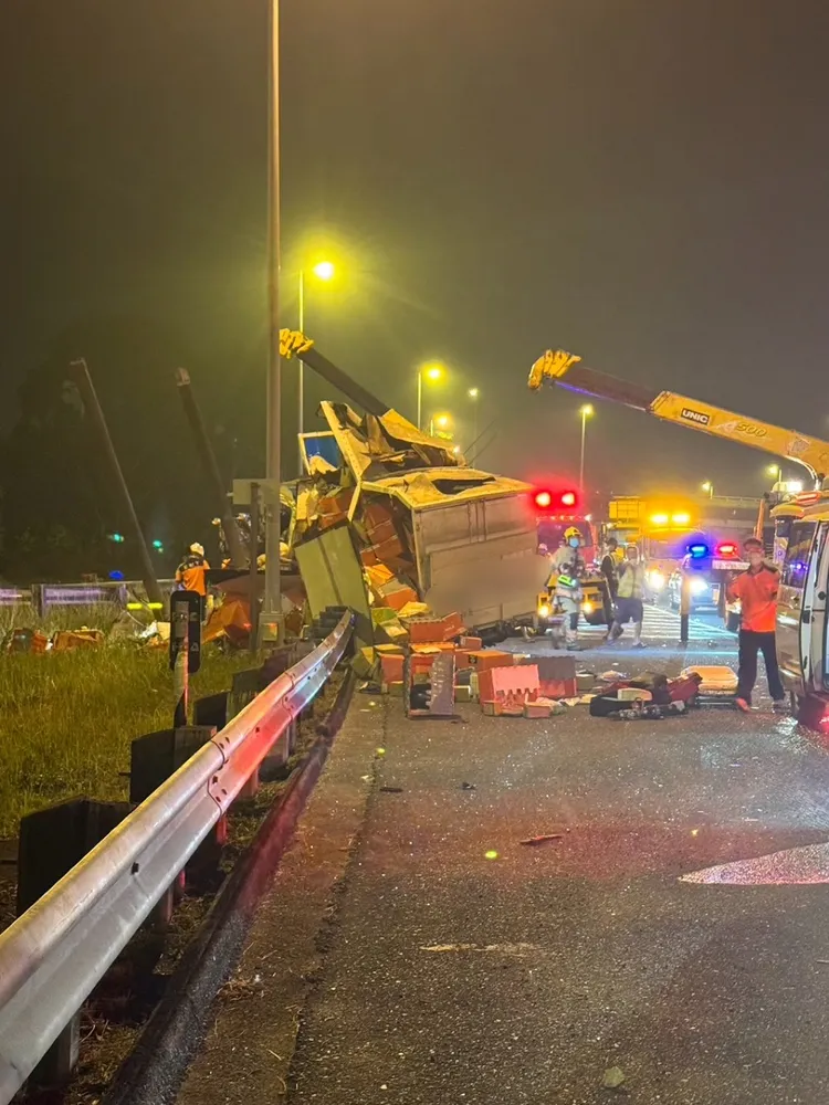 現場於凌晨4時許排除。讀者提供