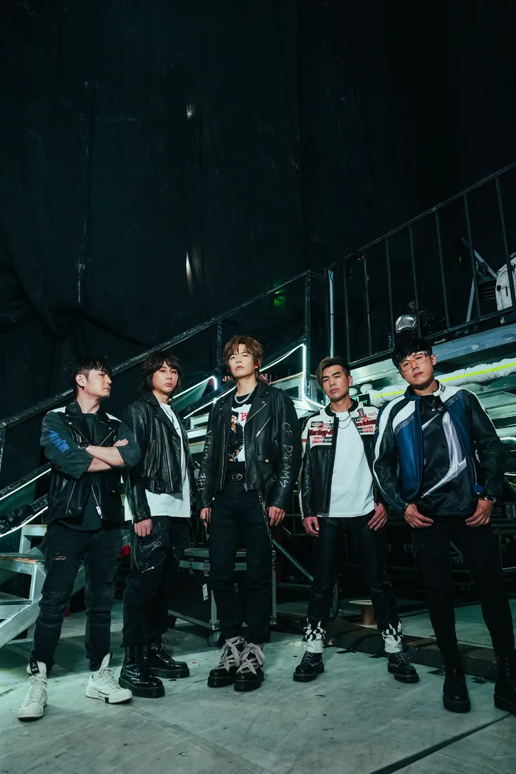 八三夭用音樂征服樂迷。不搖就滾提供