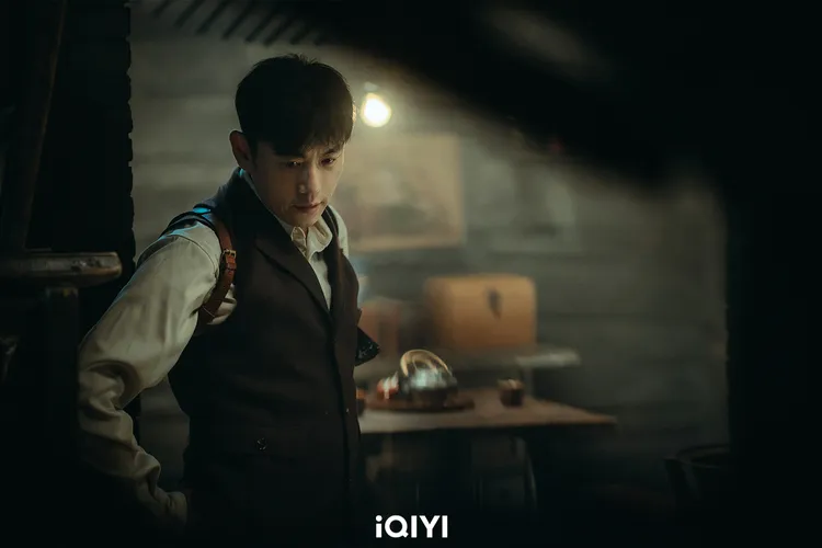 秦昊臥底迷惑楊冪，為求上相瘦12公斤稱減肥減到麻木。愛奇藝國際站提供