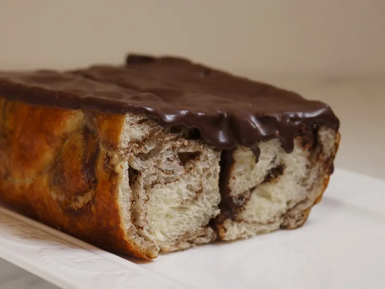 螞蟻人必選「巧克力香橙」，以大理石年輪麵包夾入特製的香橙醬和可可內餡，雙重享受，抗通膨銅板價50元。業者提供