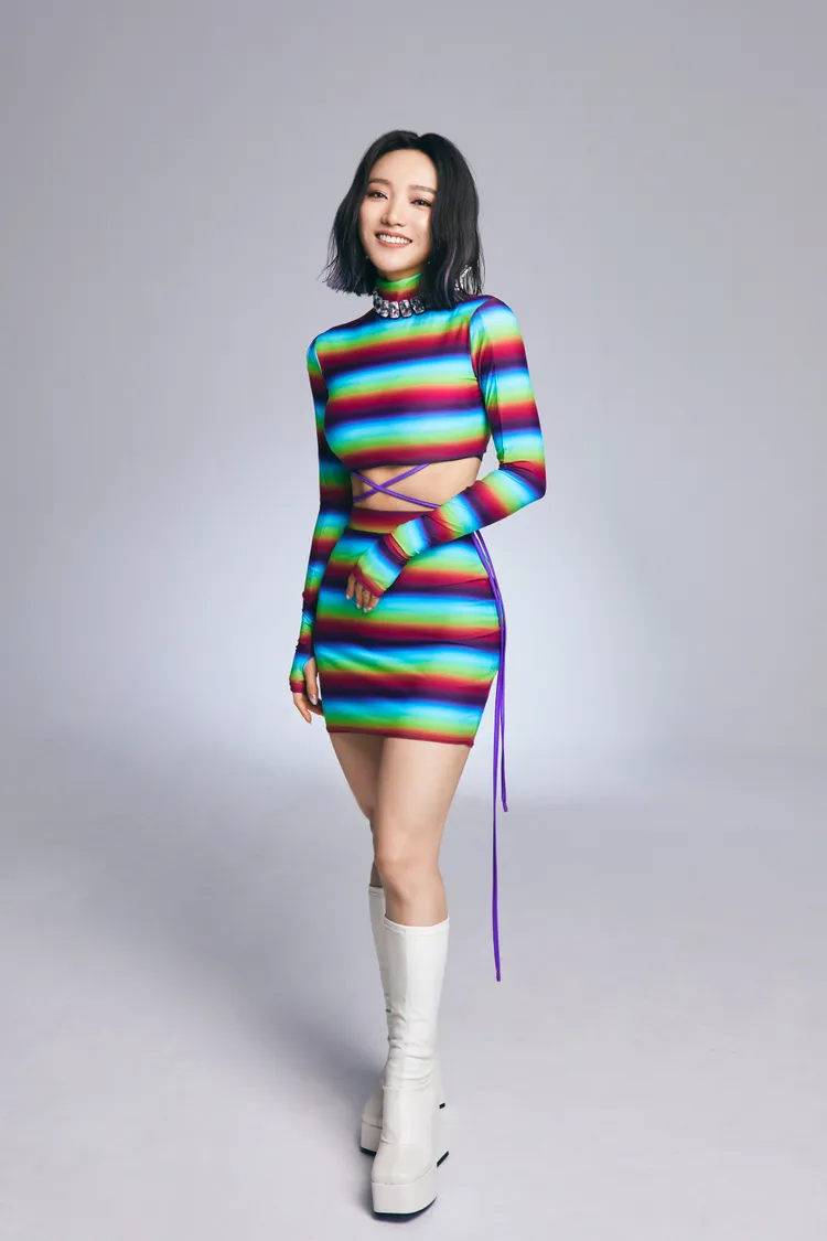 閻奕格成The Moffatts首位合作華裔女歌手。華研國際提供