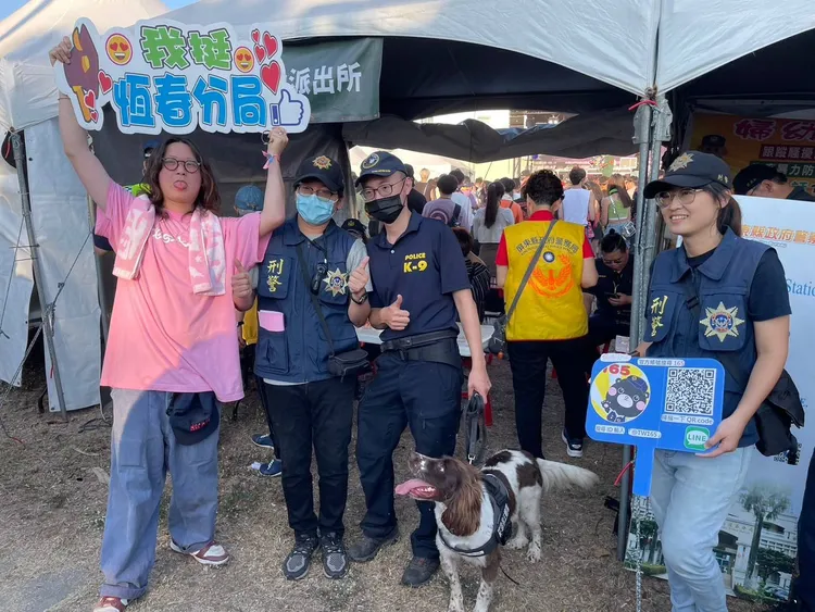 警方現場設攤宣導識詐。恆春分局提供