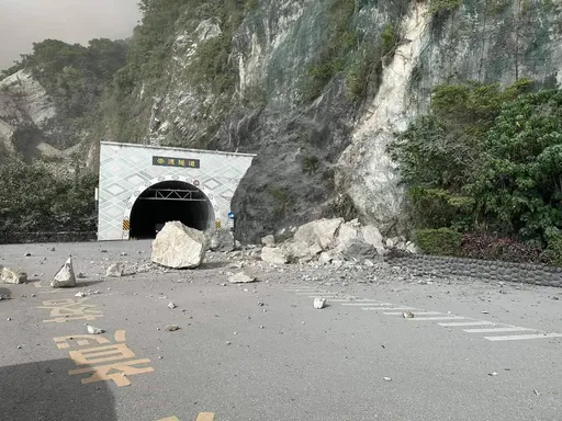 花莲7.2强震56人受困 林右昌傍晚曝最新救援情况