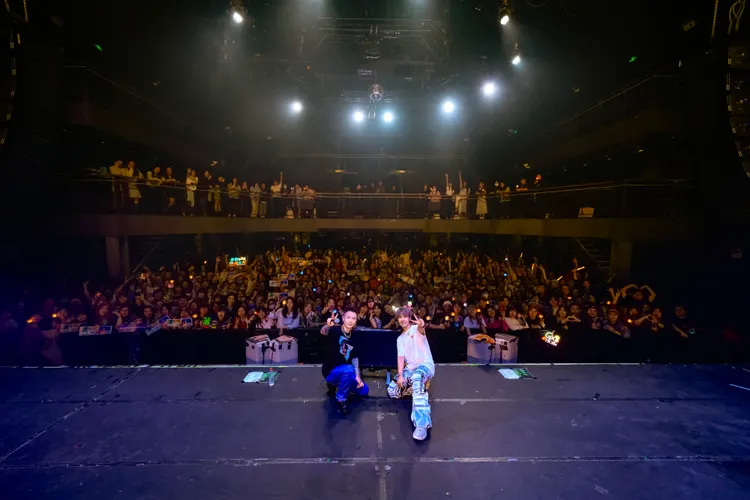 鼓鼓、蕭秉治與粉絲同框。相信音樂提供