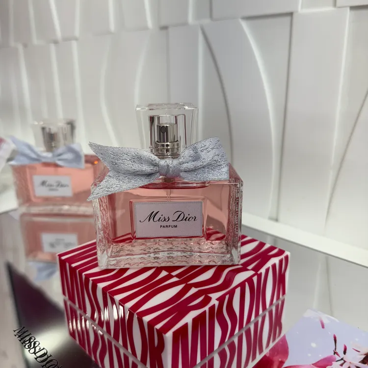 Miss Dior淡香精，35ml／3800元、50ml／4850元、80ml／6750元。張家玲攝