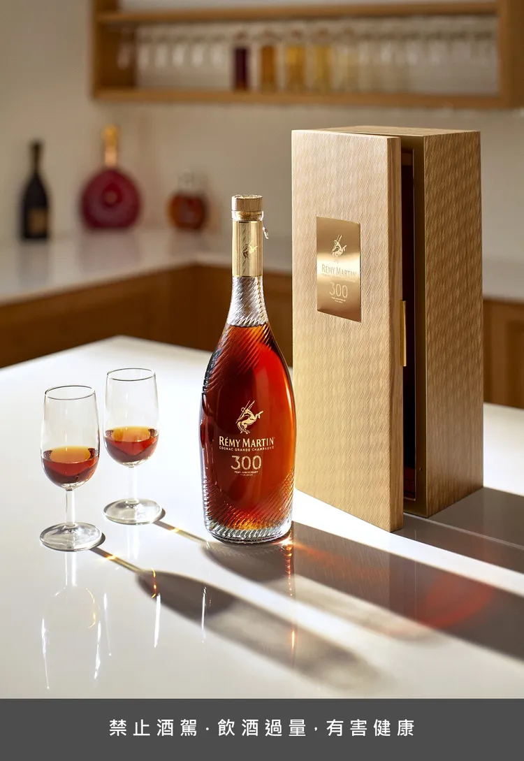 「REMY MARTIN人頭馬300週年限量瓶」全球限定6724瓶。業者提供