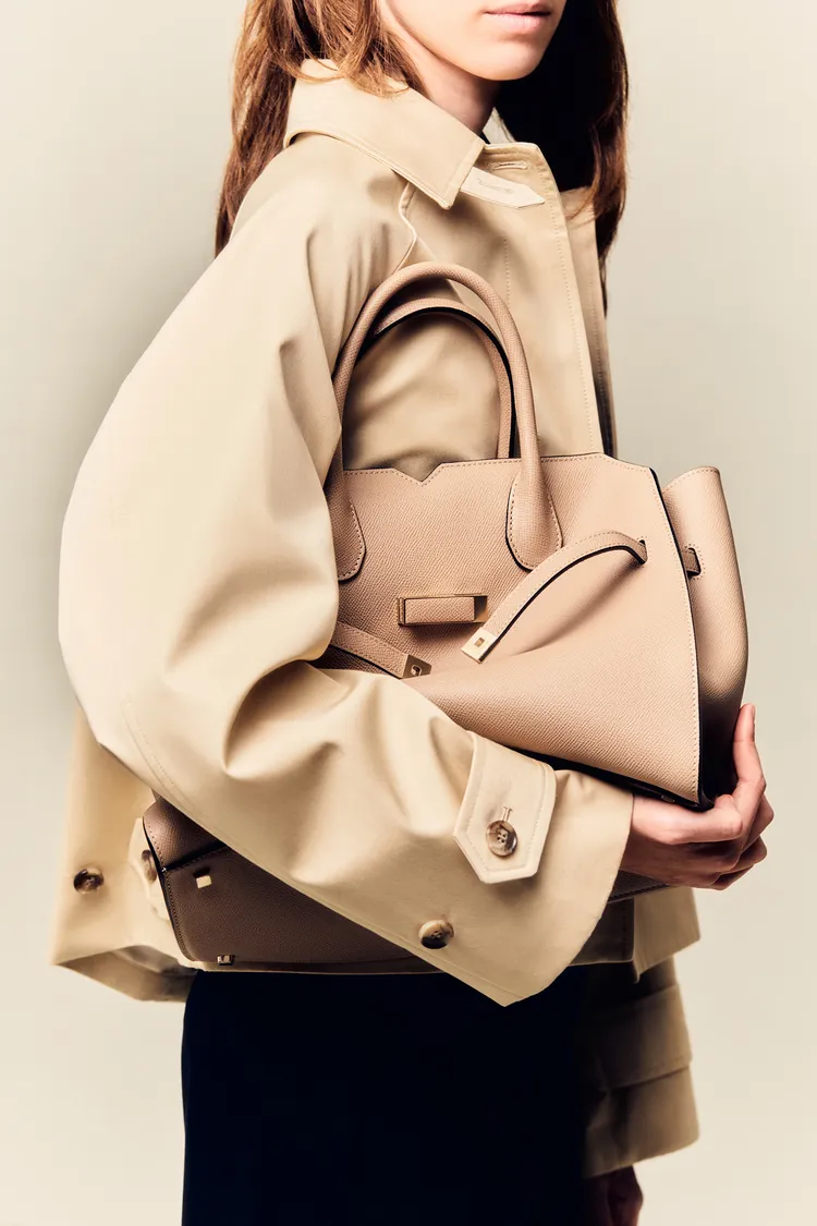 Valextra Milano包，價格店洽。品牌提供