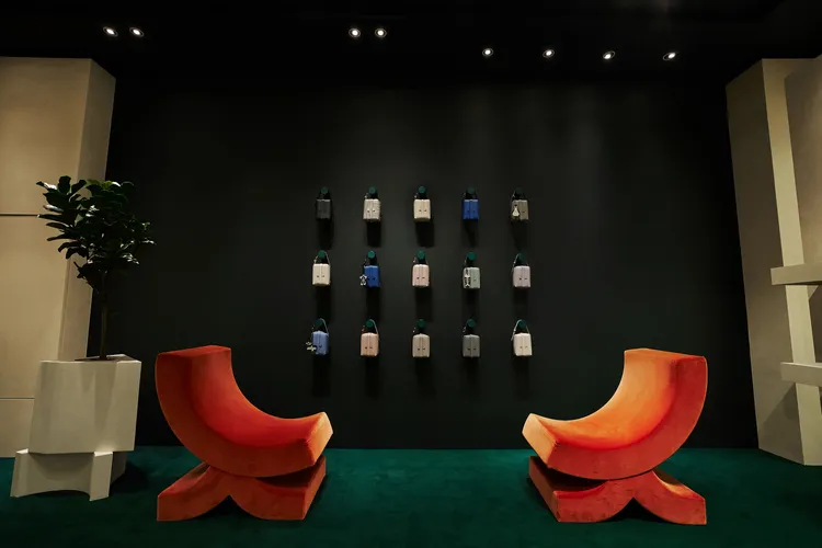 店內掛滿Tric Trac包款的牆面相當吸睛。品牌提供