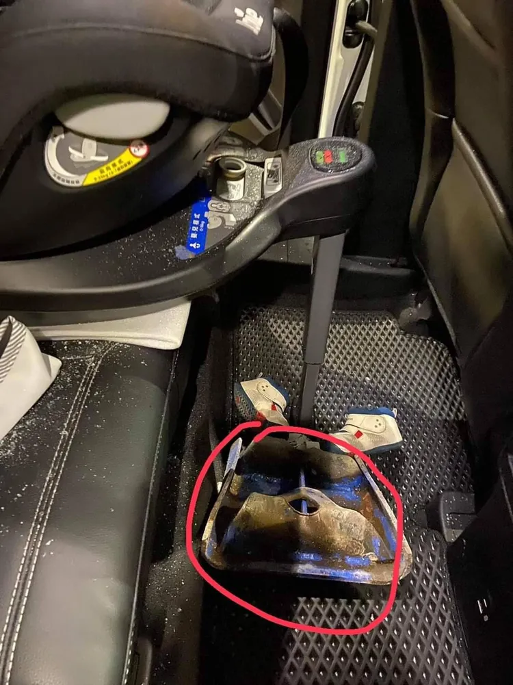 最後掉落踏墊，所幸無人受傷。警方提供