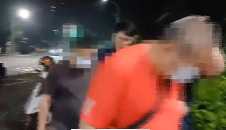 涉嫌熱炒店鬥毆的2男1女，被帶回警局訊問並依社維法處罰。翻攝畫面