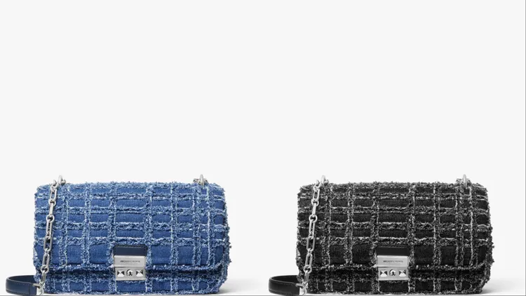 TRIBECA丹寧大型鍊帶包，各1萬9200元。品牌提供