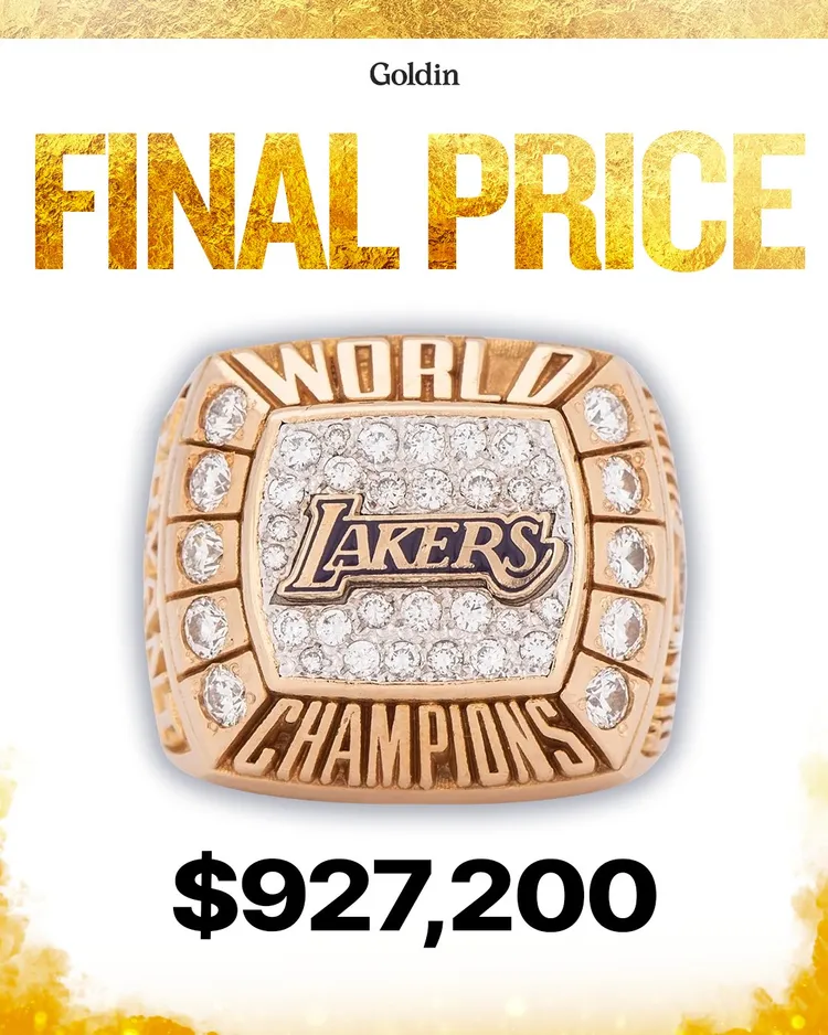 柯比布萊恩送給雙親的冠軍戒，三度出現拍賣場上，並拍出史上最高價。翻攝自推特