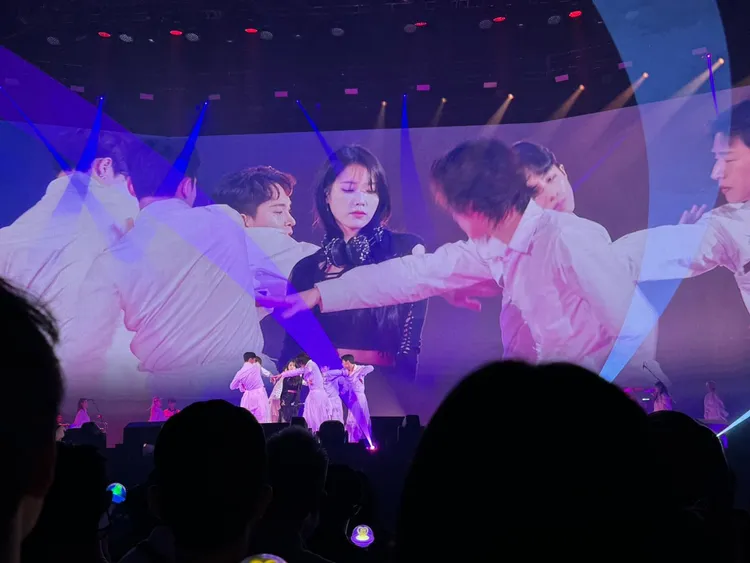 IU勁歌熱舞，嗨翻粉絲。讀者提供