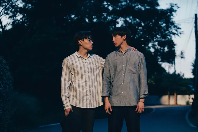 邱宇辰（左）、黃宏軒深情詮釋禁忌兄弟戀。結果娛樂提供