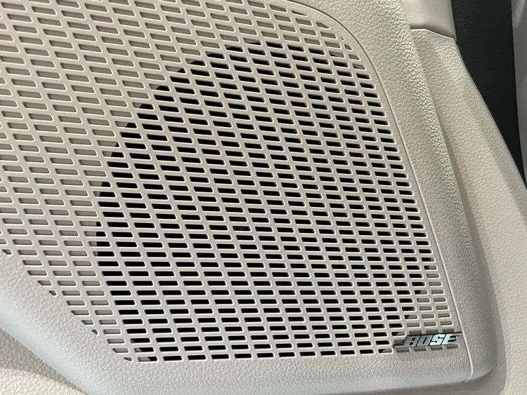 Kia Carnival Space Edition升級原本頂級車型獨有的12支揚聲器BOSE環繞音響系統。林浩昇攝