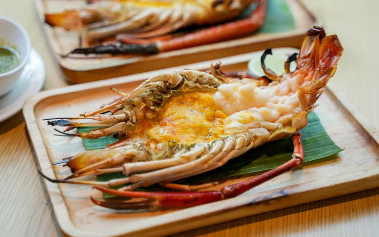 火烤大河蝦。田欣雲攝