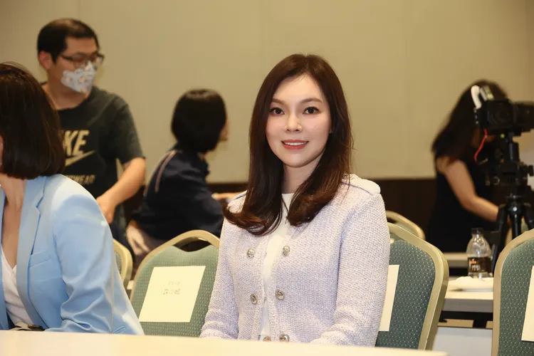 曾馨瑩表示：「我們家沒有頂樓變瀑布」。彭欣偉攝