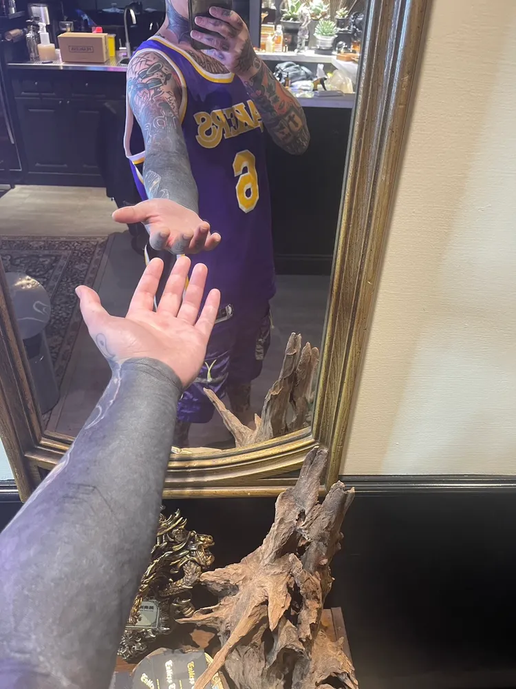 謝和弦秀出刺青包黑後的成果。本人提供