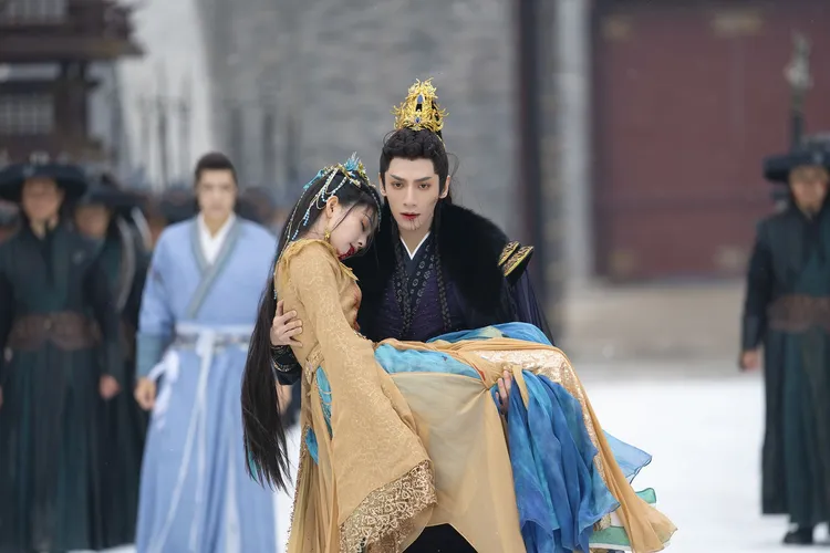 羅雲熙（右）、白鹿《長月燼明》成「吐血CP」。中天娛樂台提供