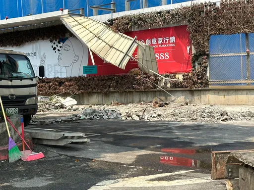 牆壁裂痕深可透光! 北市大直連續多棟民房地裂「住戶跑出家門」