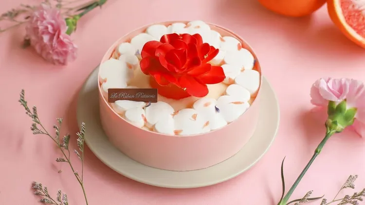 「法朋」母親節「柚香花蜜」(6吋售價1550元）即日起已在官網開放預購。業者提供