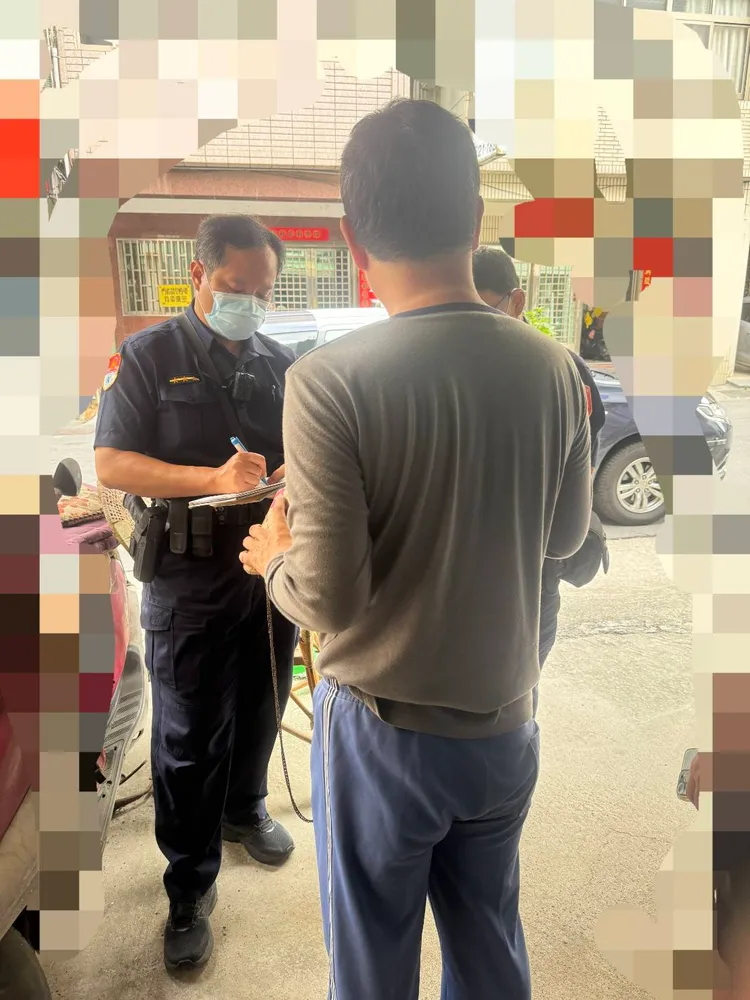 捷警找到「尿尿阿伯」。翻攝畫面