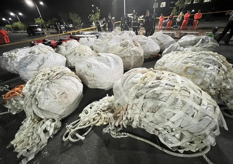 海巡查獲之大麻共計 1381 公斤。橋檢提供