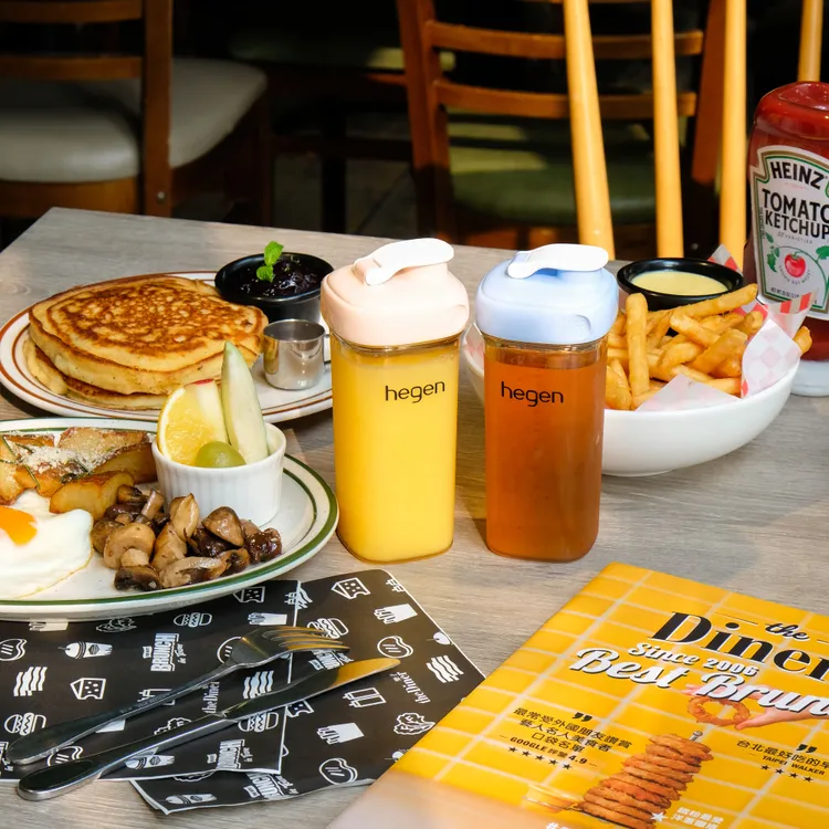 樂子the Diner首度聯手奶瓶界愛馬仕「Hegen」推出母愛有禮活動，消費滿額即享果汁免費加滿。業者提供