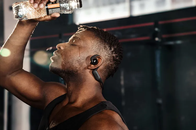 Comfo Run 開放式運動耳機滿足使用者對運動的熱愛，通過 IP55 防塵防水認證。業者提供