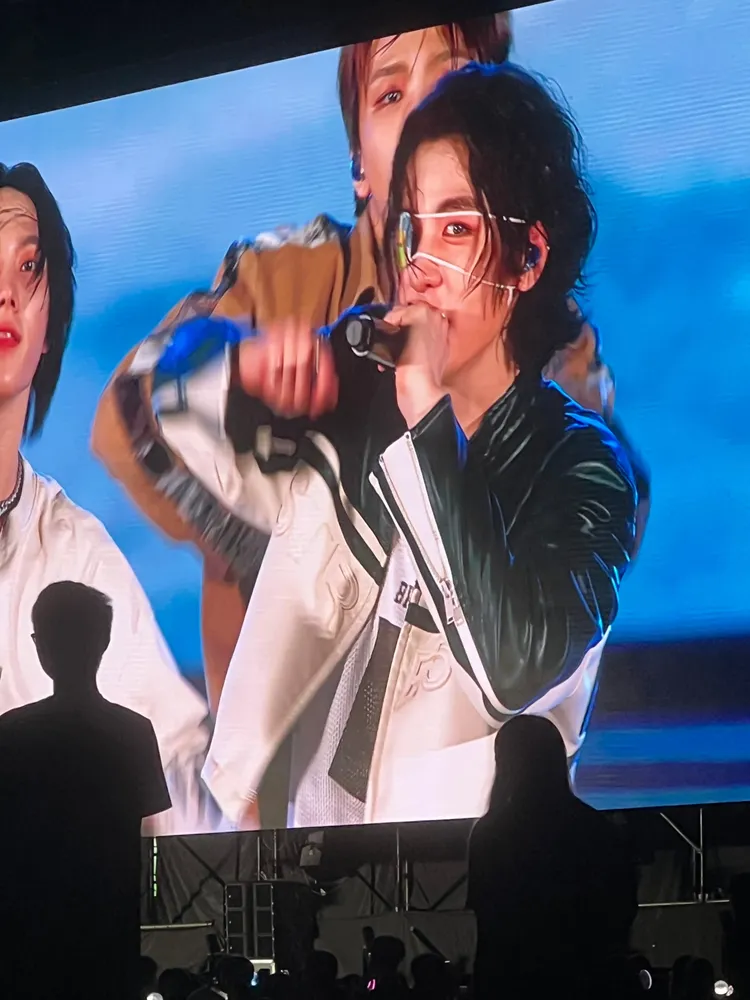 BOYNEXTDOOR李涵右眼戴了眼罩。讀者提供