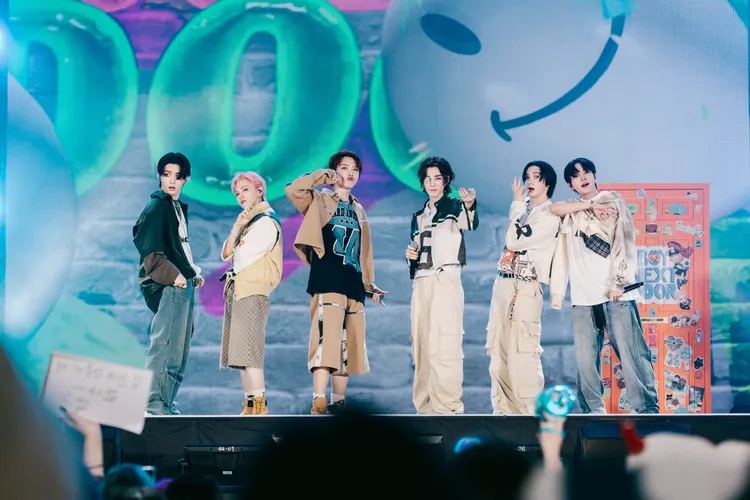 BOYNEXTDOOR是ZICO的子弟兵，由成淏（左起）、RIWOO、雲鶴、李涵、泰山、隊長明宰鉉組成。超級圓頂提供