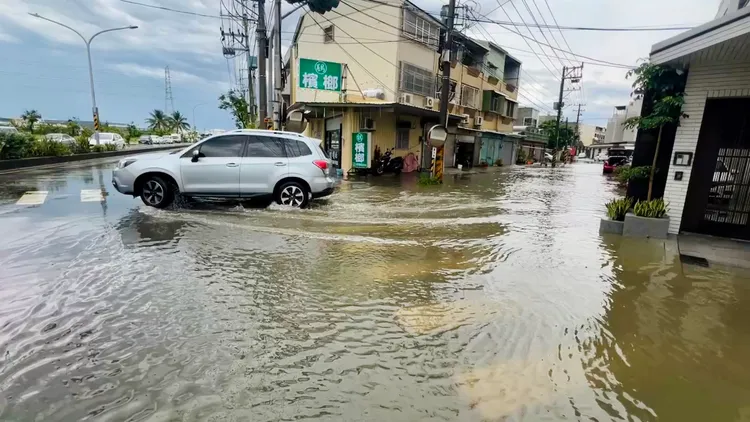 仁德民安路二段小淹15公分。讀者提供