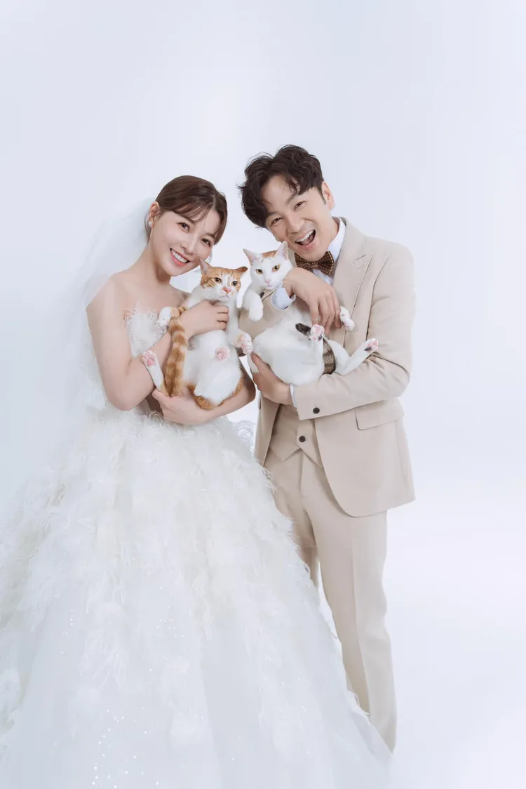 張書偉表示，會選擇棚拍是希望二隻小寶貝能參與他們的人生重要時刻。翻攝臉書「張書偉shuwei」