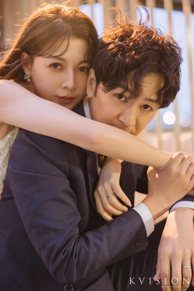 張書偉、謝京穎絕美婚紗照曝光。翻攝臉書「張書偉shuwei」