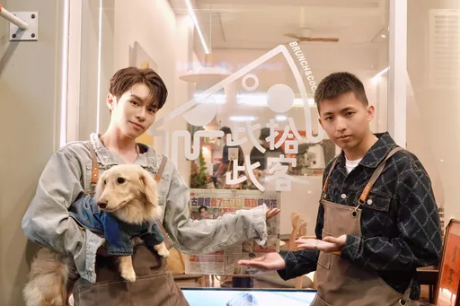 原子少年退伍首露面!粉絲擠爆西門町 「遇水則發」業績1小時衝3萬