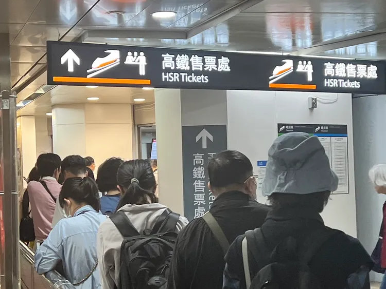 高鐵加開22班次。何心嵐攝