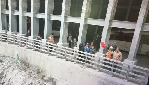 晶英酒店失聯40多人空拍影片曝光 小巴毀了!幸好人平安