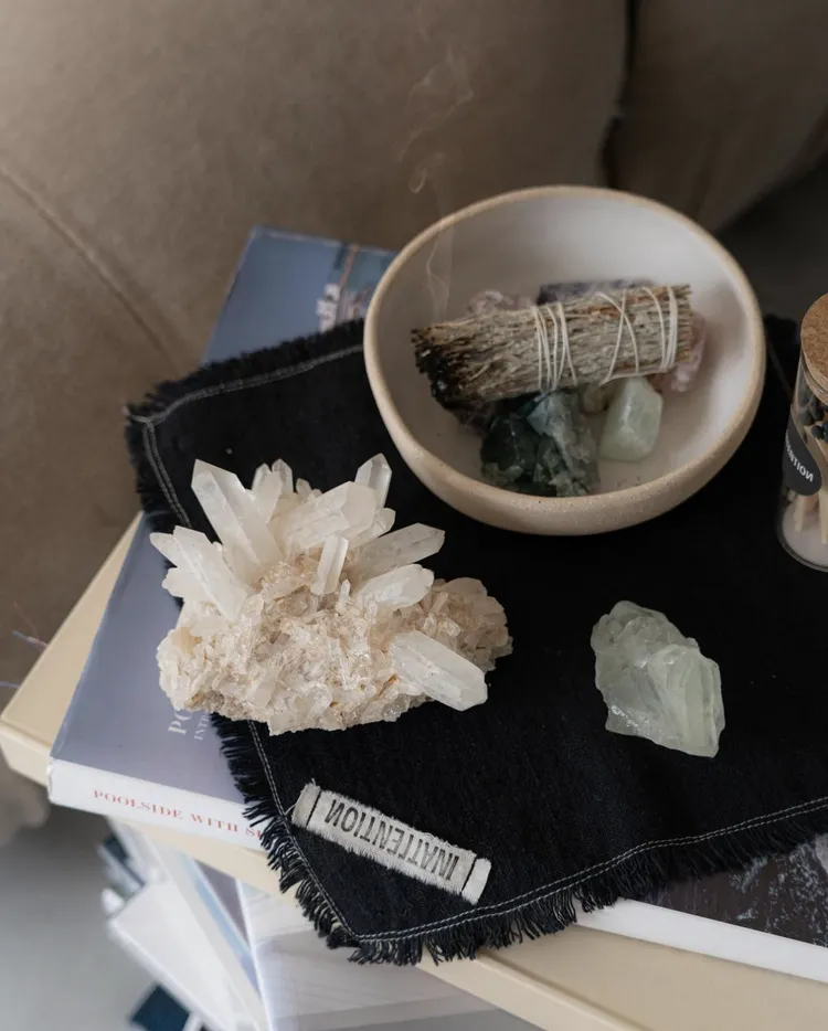 孫芸芸在IG上分享與自己研究水晶的相關照片。翻攝孫芸芸IG