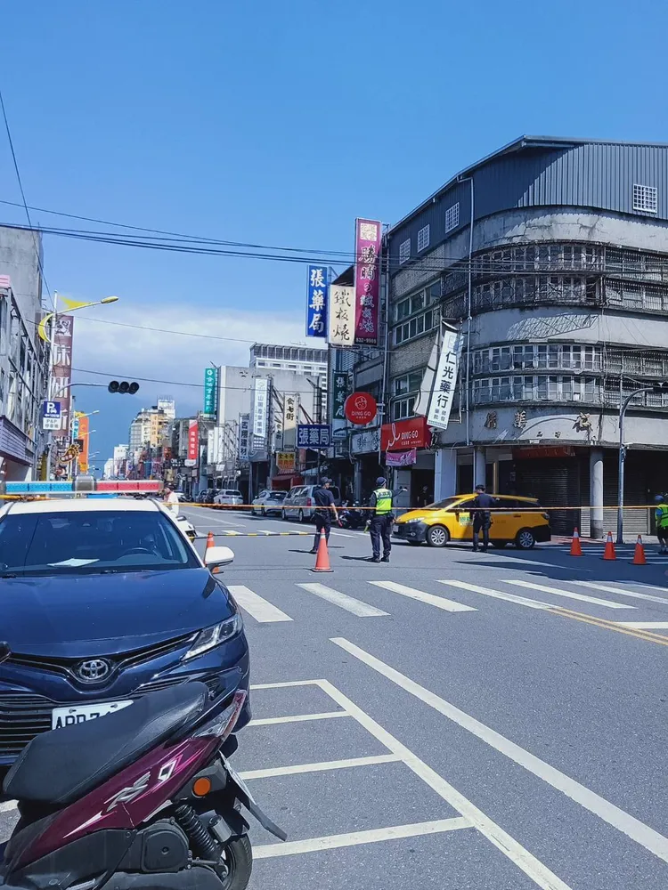 警方執行交通管制。翻攝畫面