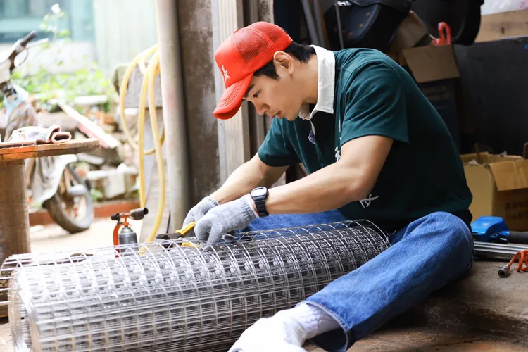 禾浩辰每天村長工作結束，回住宿處會找地方鍛鍊身體。好看娛樂提供
