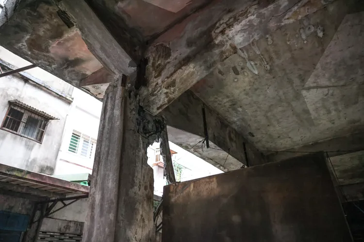 大溪三元二街市場建物梁柱接頭損壞。桃園市府提供