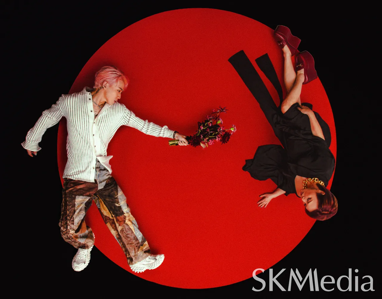ØZI(左)與葉璦菱首度為工作合體。SKM提供