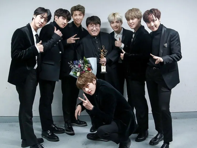 房時爀（中）有「防彈少年團之父」稱號。翻攝BTS X（推特）