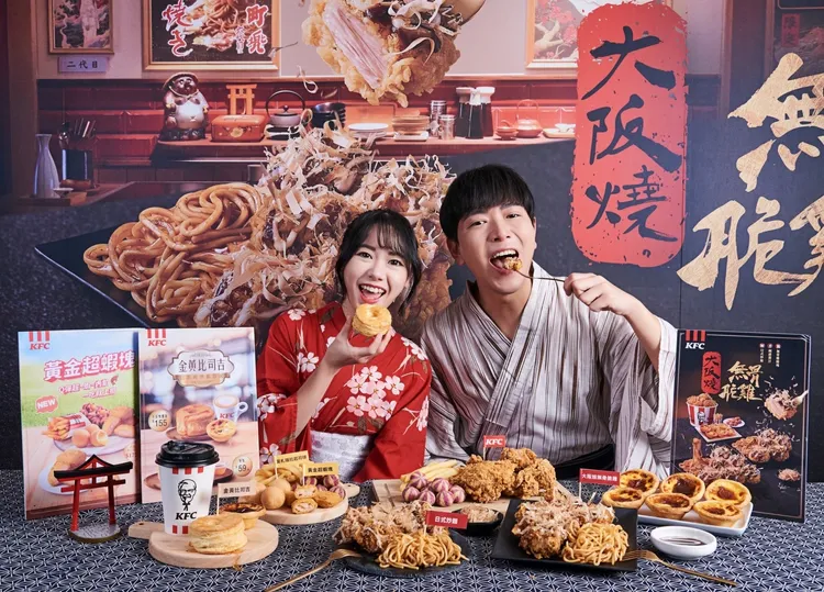 肯德基熱賣爆品「大阪燒無骨脆雞」驚喜回歸，搭配「日式炒麵」首創豐盛組合，還有高人氣秒殺夯品「金黃比司吉」也回來了。業者提供